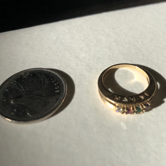 10K ‘I ❤️ MOM’ Gold Ring - Picture 3 of 5